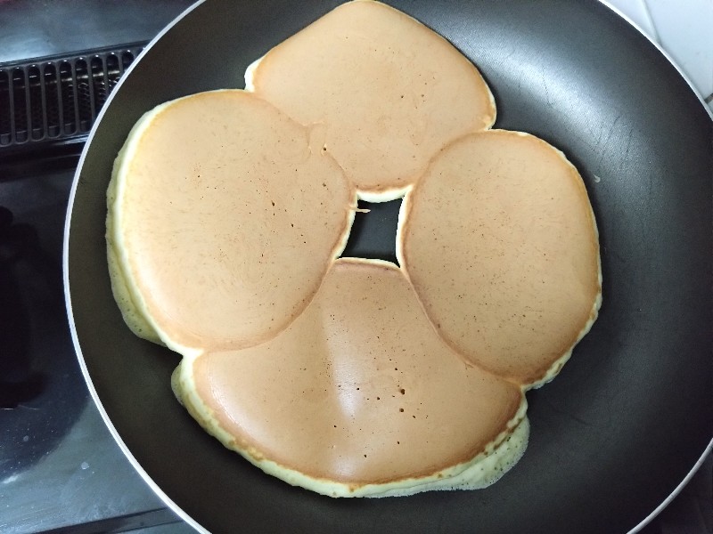 ホットケーキ焼いています。