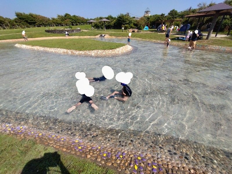 泳ぐこども